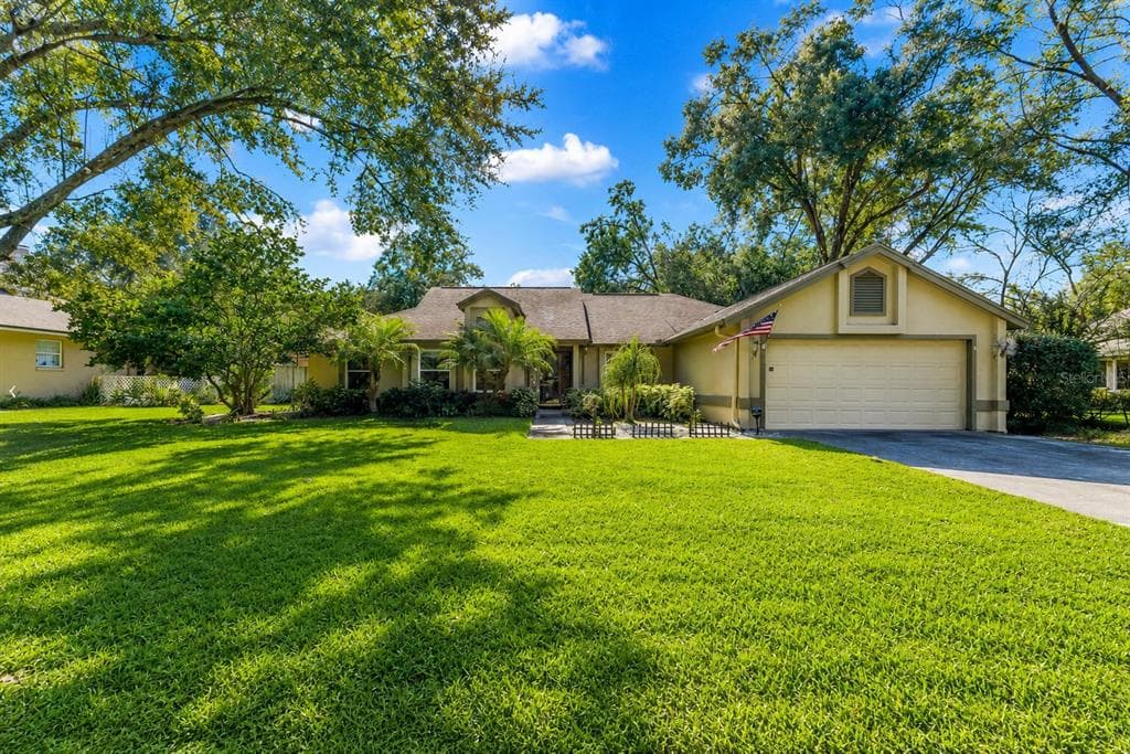 2067 MAJESTIC WOODS BOULEVARD APOPKA, FL 32712