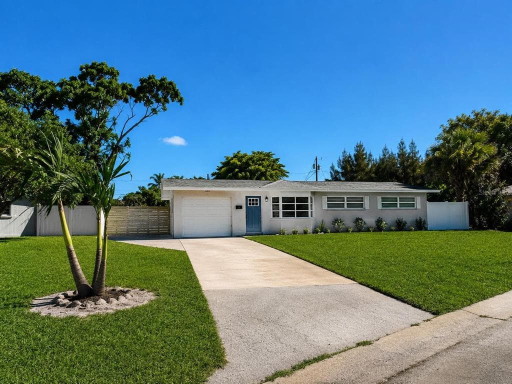 4185 BARRACUDA DRIVE SE ST PETERSBURG, FL 33705