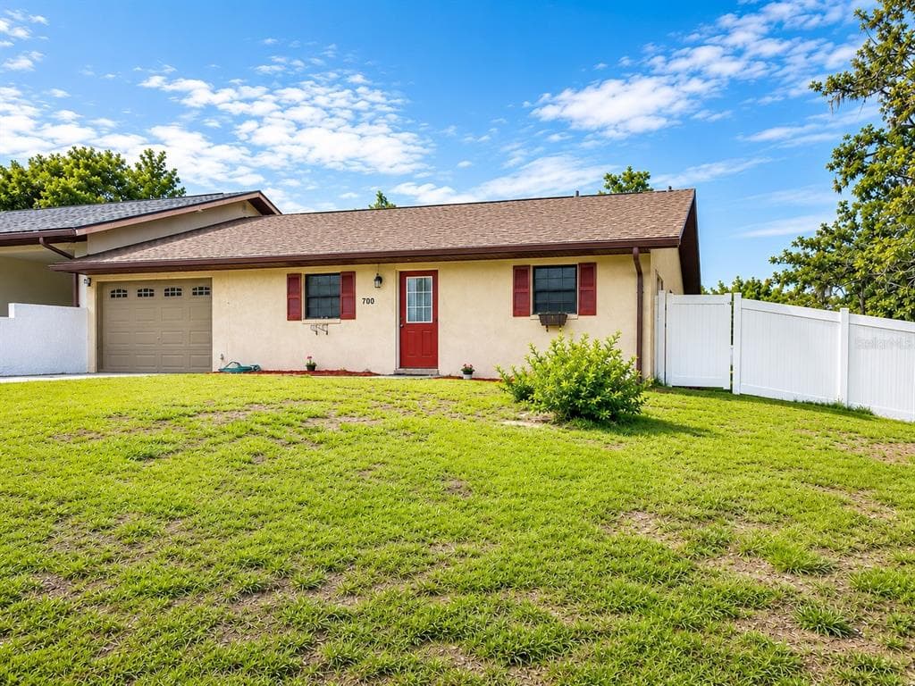 700 W DAMPIER STREET INVERNESS, FL 34450