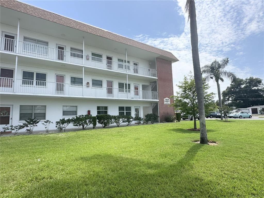 5728 14TH AVENUE N UNIT 206B ST PETERSBURG, FL 33710