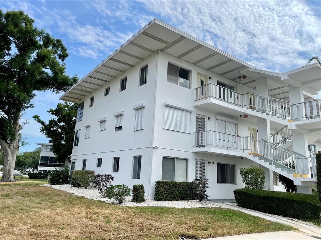 11100 86TH AVENUE UNIT 101 SEMINOLE, FL 33772