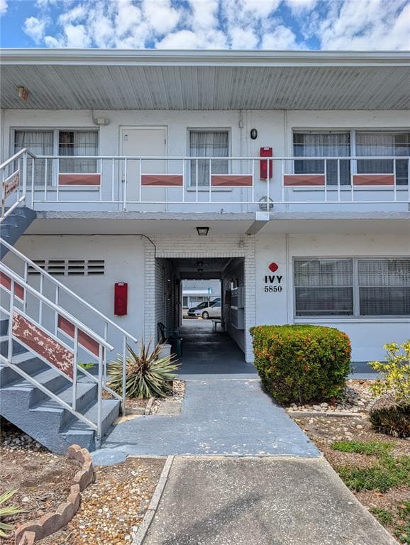 5850 18TH STREET N UNIT 23 ST PETERSBURG, FL 33714