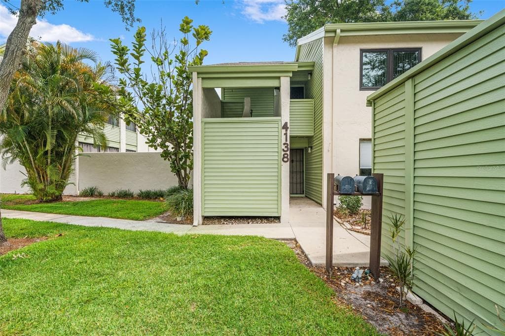 4138 PINELAKE LANE UNIT 201 TAMPA, FL 33618
