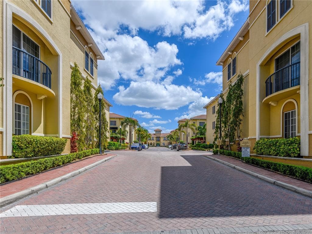 131 GRAND BEACH PLACE UNIT 131 TAMPA, FL 33609