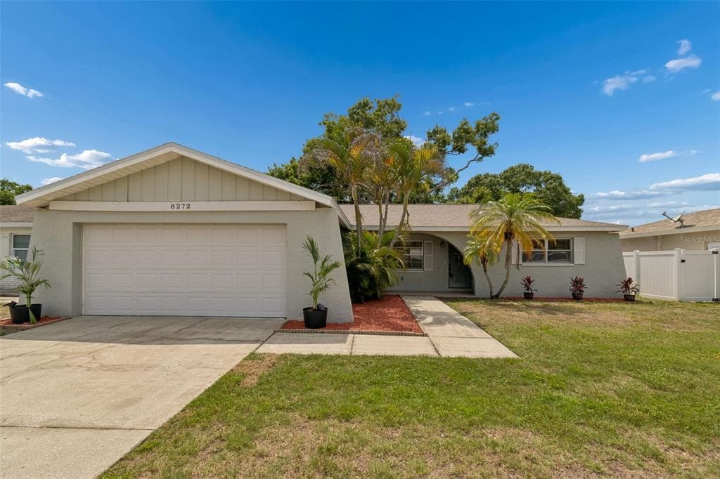 8272 DENISE DRIVE E SEMINOLE, FL 33777