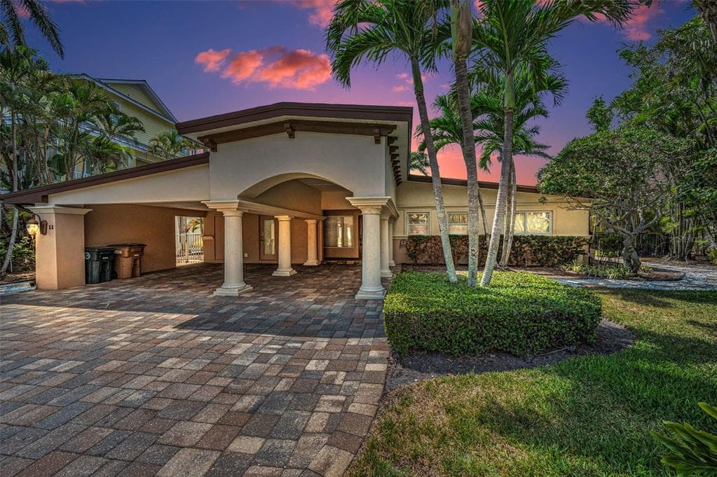 52 N PINE CIRCLE BELLEAIR, FL 33756