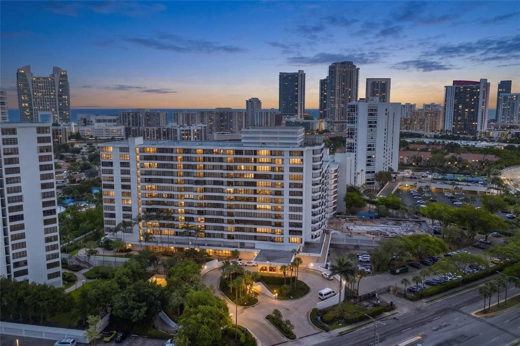 500 THREE ISLANDS BOULEVARD UNIT 1008 HALLANDALE BEACH, FL 33009