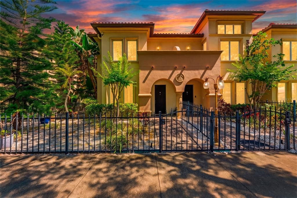 3817 W DALE AVENUE UNIT 4 TAMPA, FL 33609