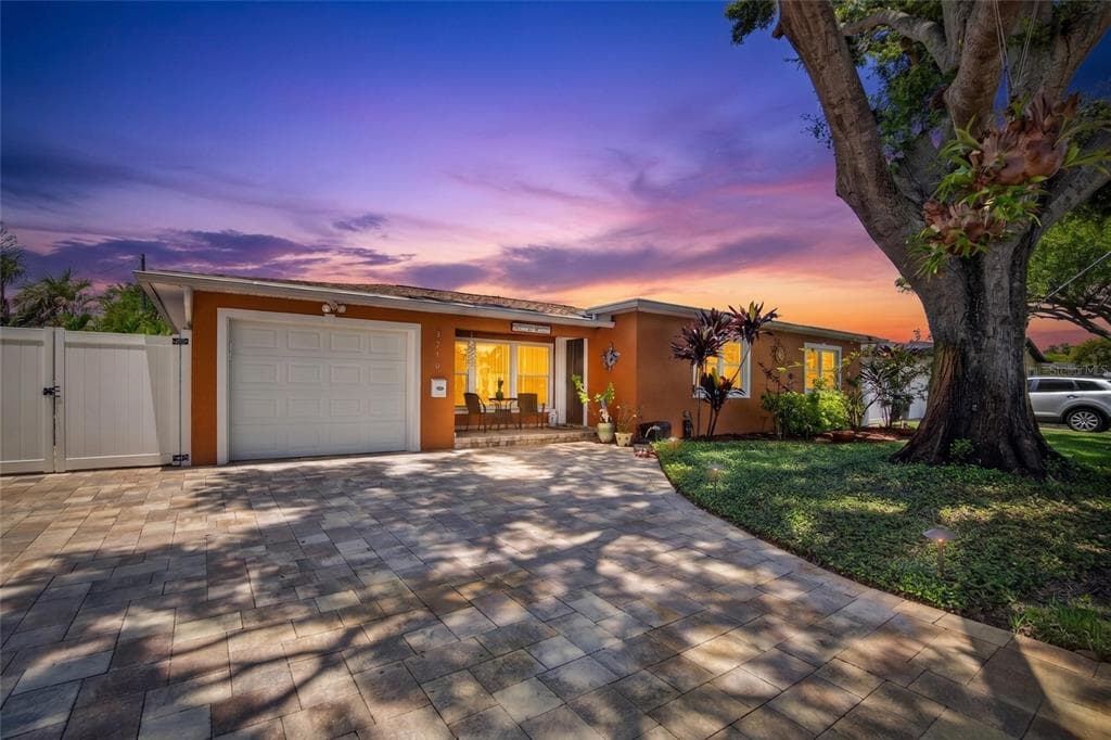 3779 BENSON AVENUE N ST PETERSBURG, FL 33713