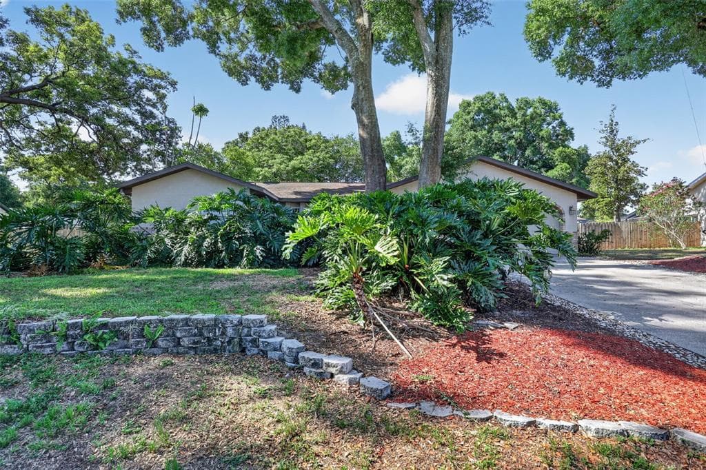 2713 WILLOW OAKS DRIVE