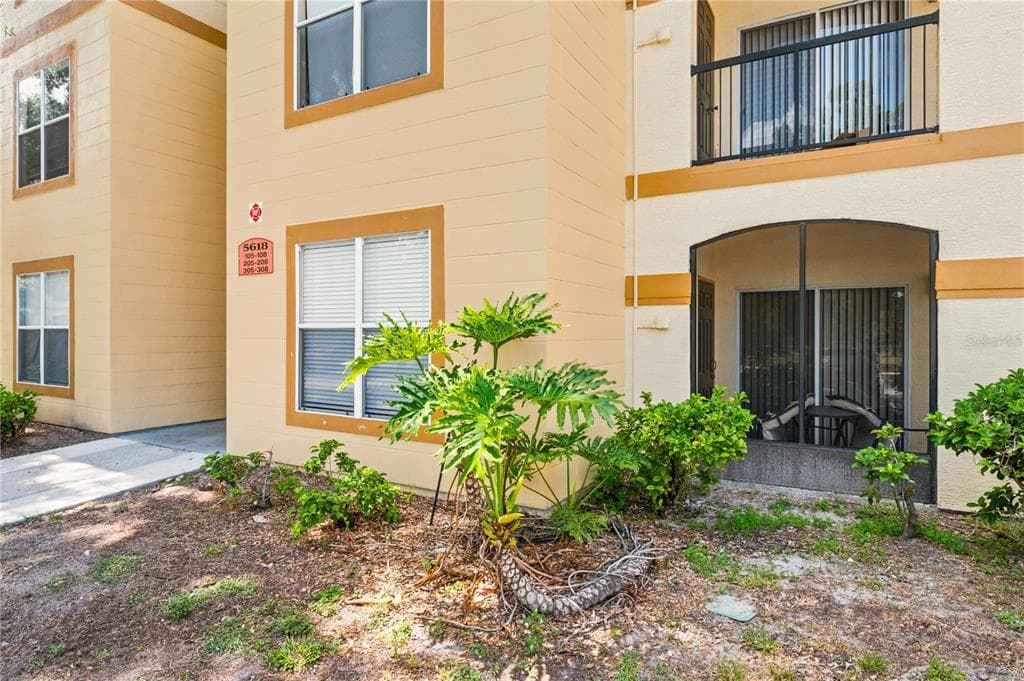 5618 PINNACLE HEIGHTS CIRCLE UNIT 206 TAMPA, FL 33624
