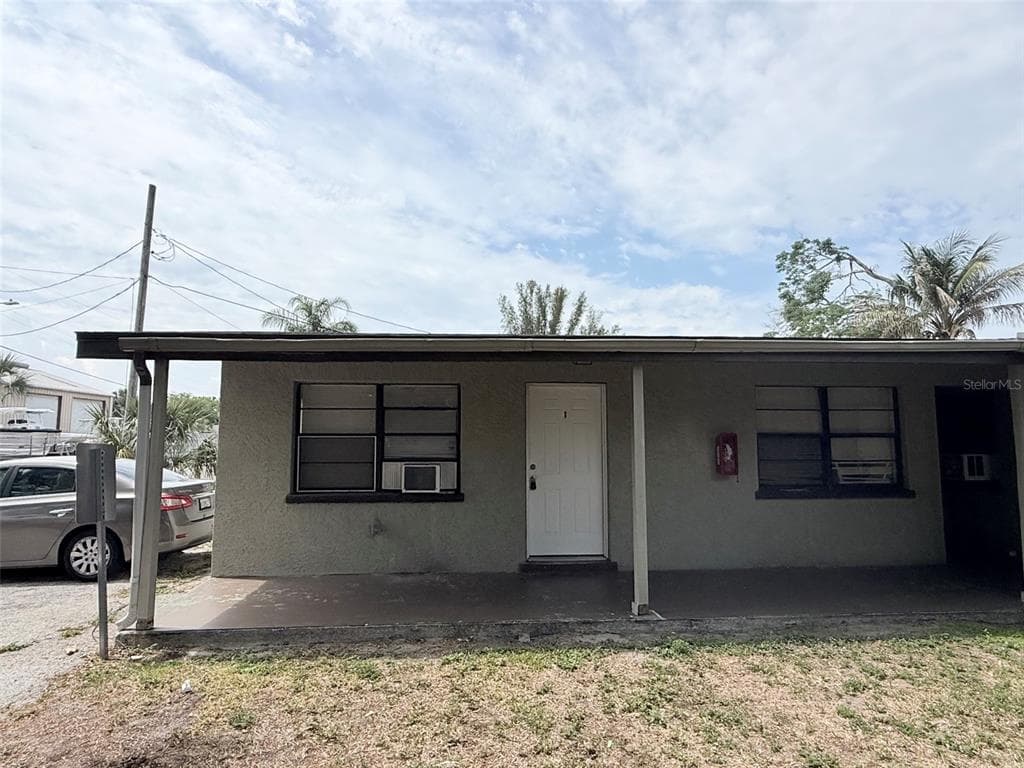2404 10TH STREET W UNIT 1 BRADENTON, FL 34205
