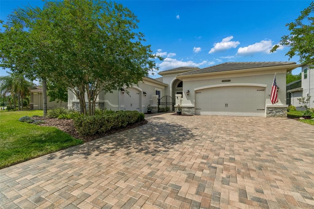 2213 HOLLOW FOREST COURT WESLEY CHAPEL, FL 33543