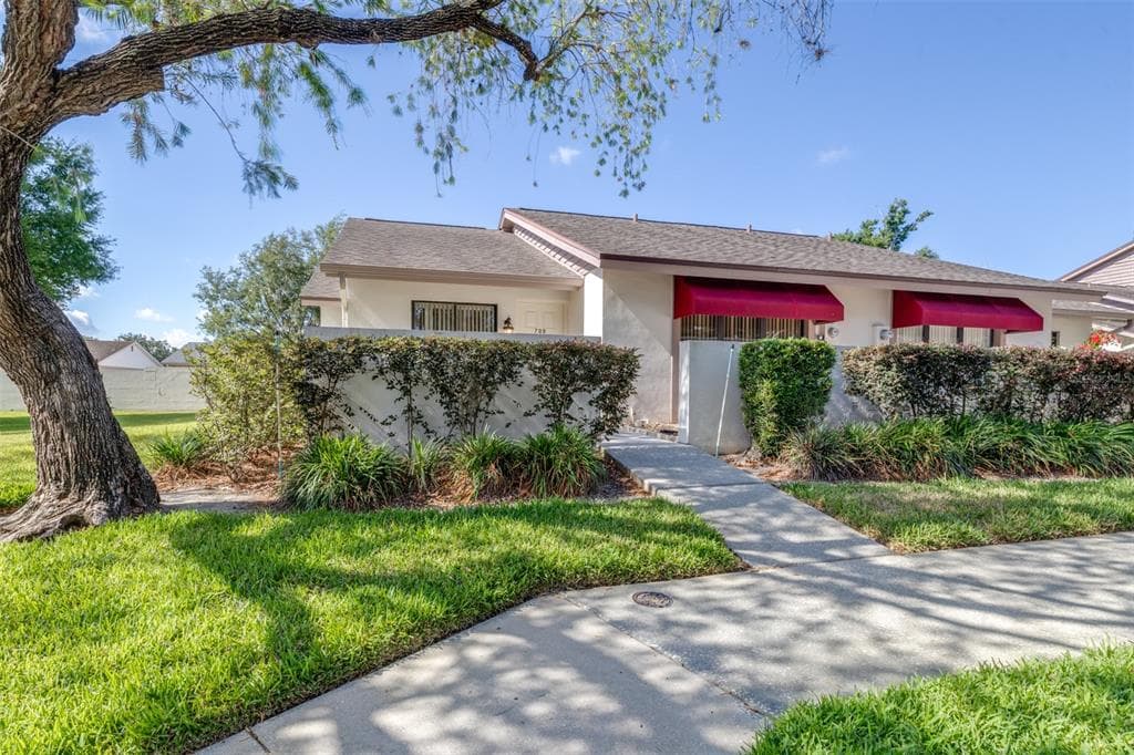 709 OAK PARK PLACE BRANDON, FL 33511