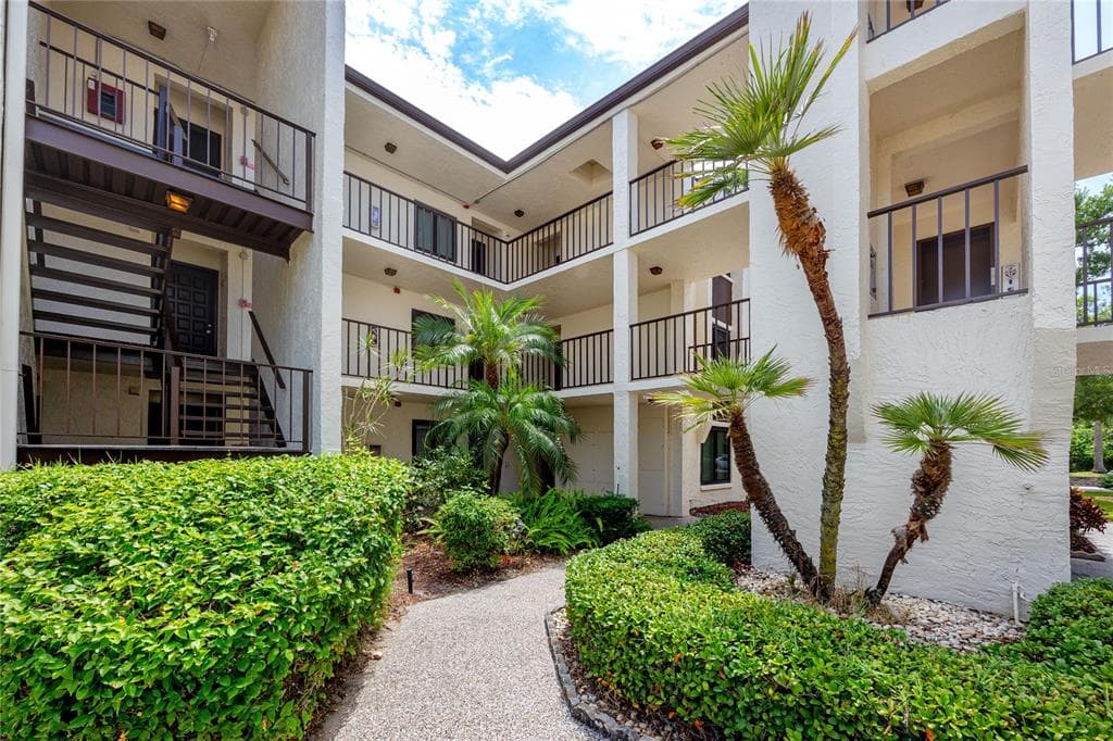2207 BELLEAIR ROAD UNIT B30 CLEARWATER, FL 33764