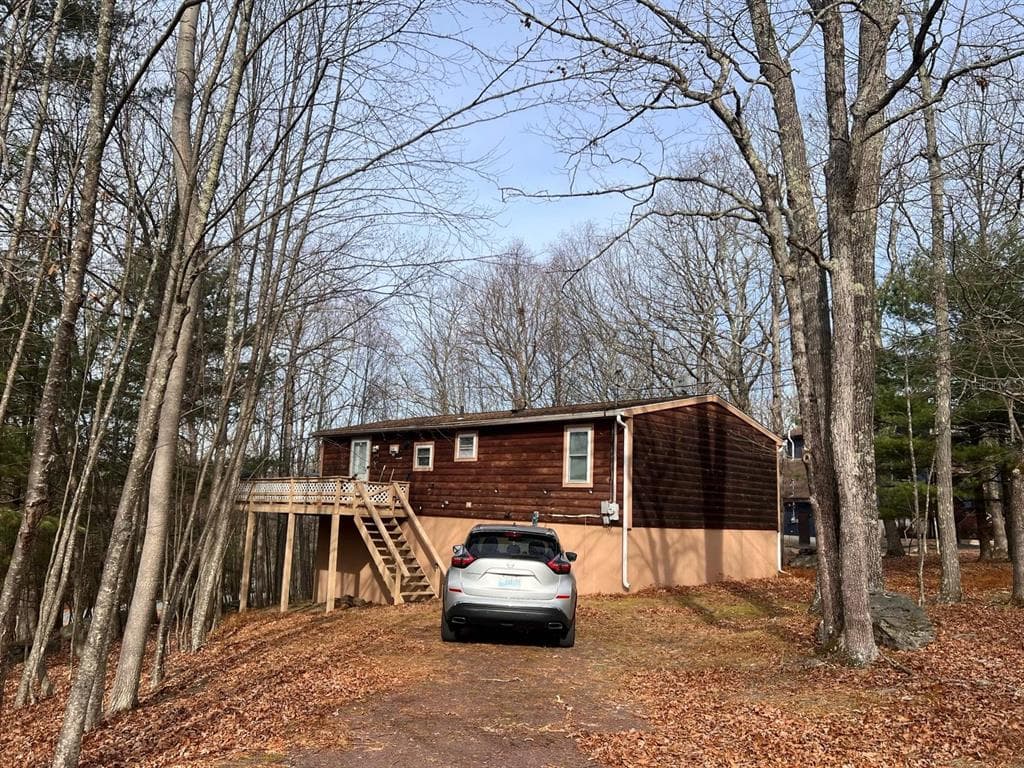123 ROCKY ROAD LACKAWAXEN, PA 18435