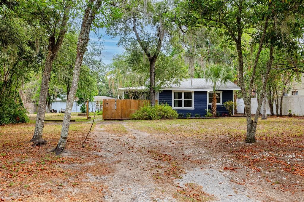 7134 LAUDER PLACE TAMPA, FL 33617
