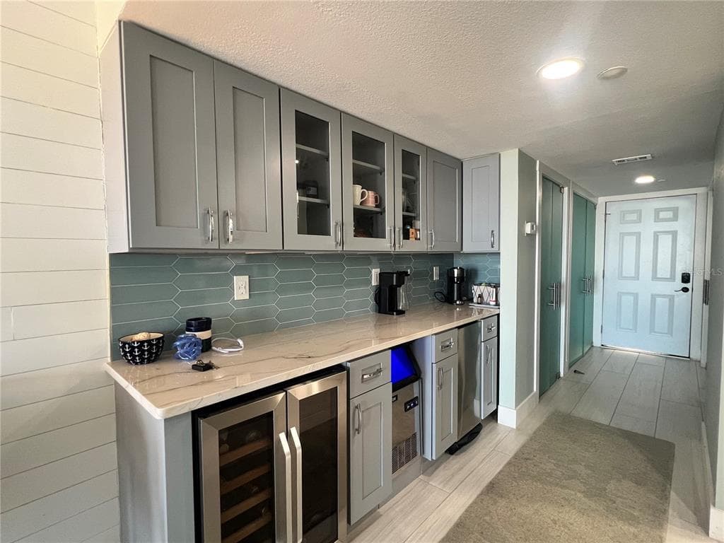1250 GULF BOULEVARD UNIT 405 CLEARWATER, FL 33767