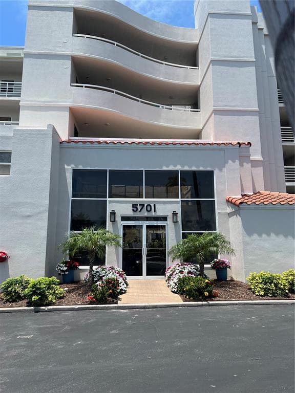 5701 BAHIA DEL MAR CIRCLE UNIT 508 ST PETERSBURG, FL 33715