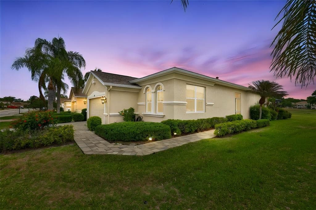 1907 STERLING GLEN COURT