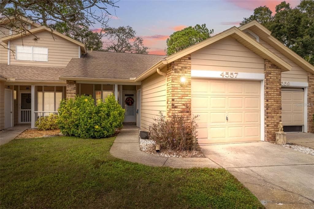 4557 GLEN HOLLOW