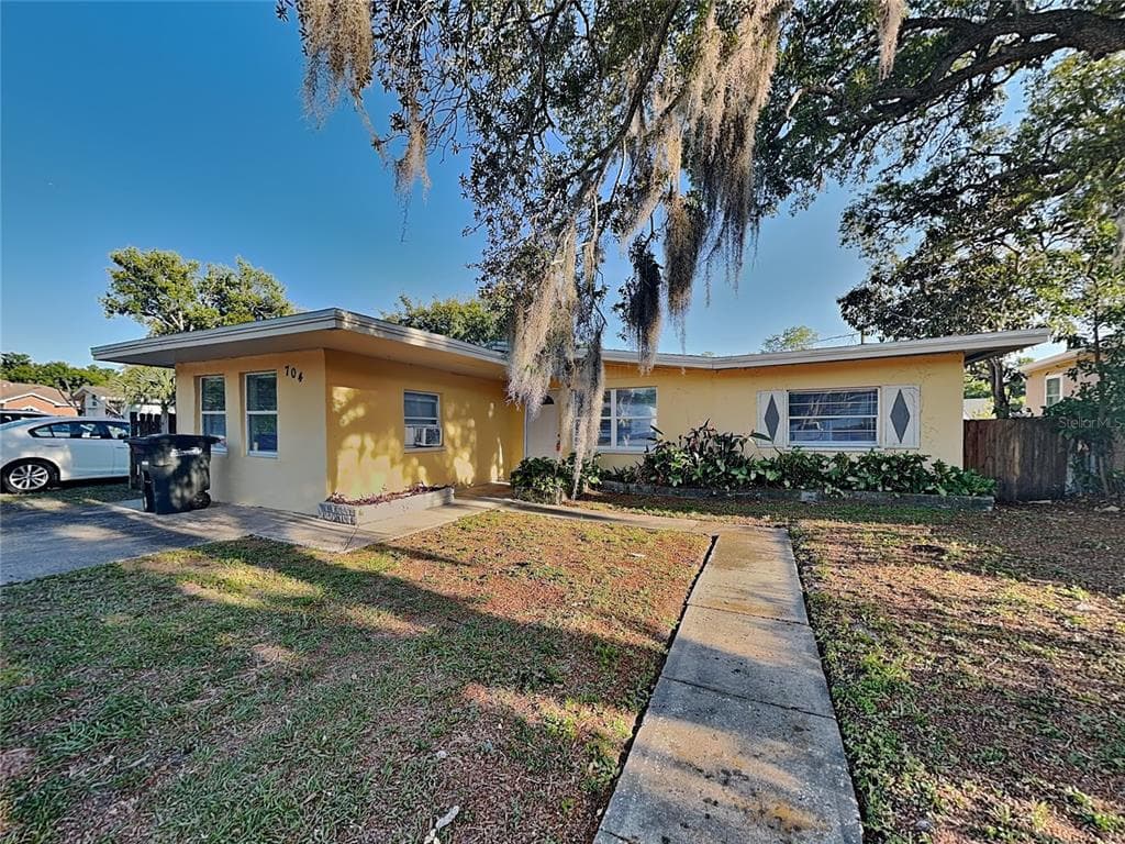 704 BUTLER STREET SAFETY HARBOR, FL 34695