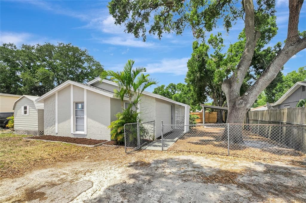 10215 CUTTEN GREEN COURT TAMPA, FL 33615