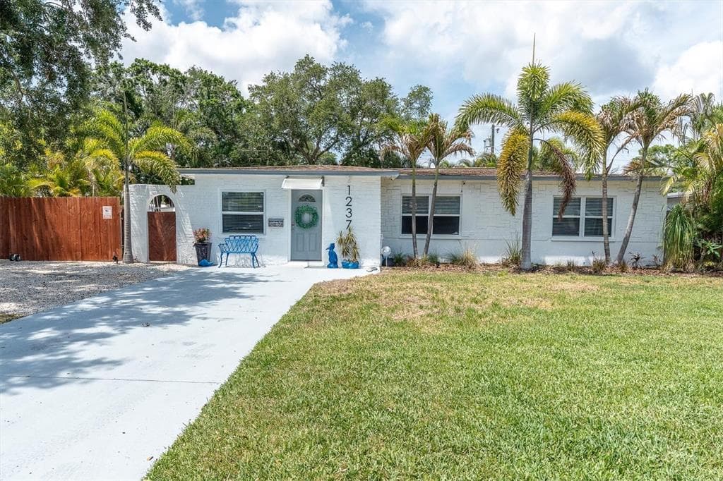 1237 57TH AVENUE N ST PETERSBURG, FL 33703