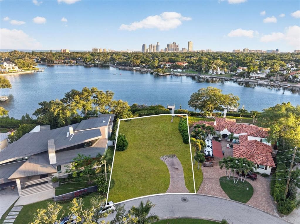 1026 MONTEREY BOULEVARD NE ST PETERSBURG, FL 33704