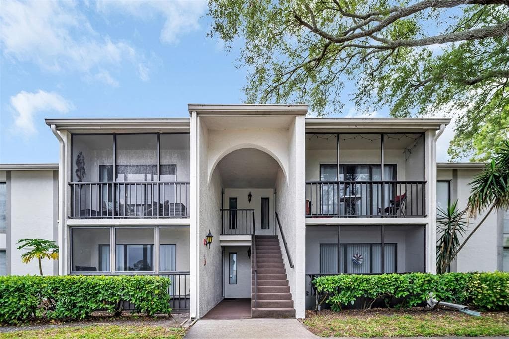 2523 PINE RIDGE WAY S UNIT C2 PALM HARBOR, FL 34684