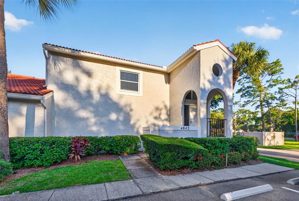 4843 NAPOLI COURT NE ST PETERSBURG, FL 33703