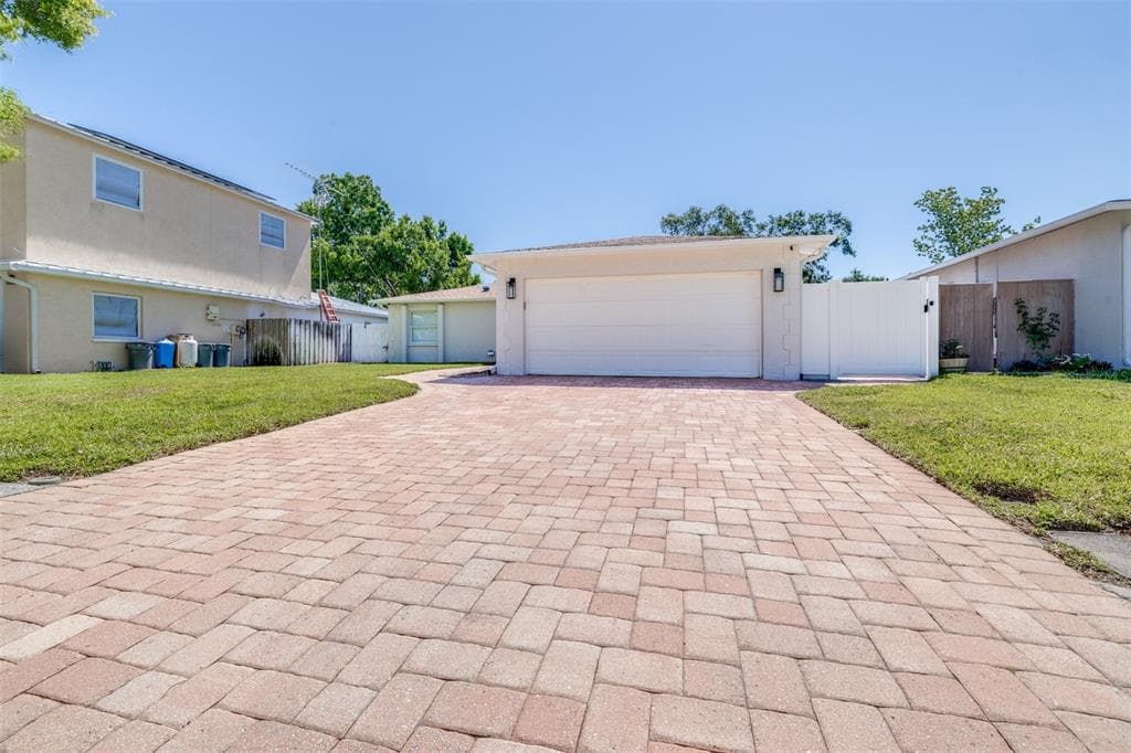 11147 LONGHILL DRIVE N PINELLAS PARK, FL 33782