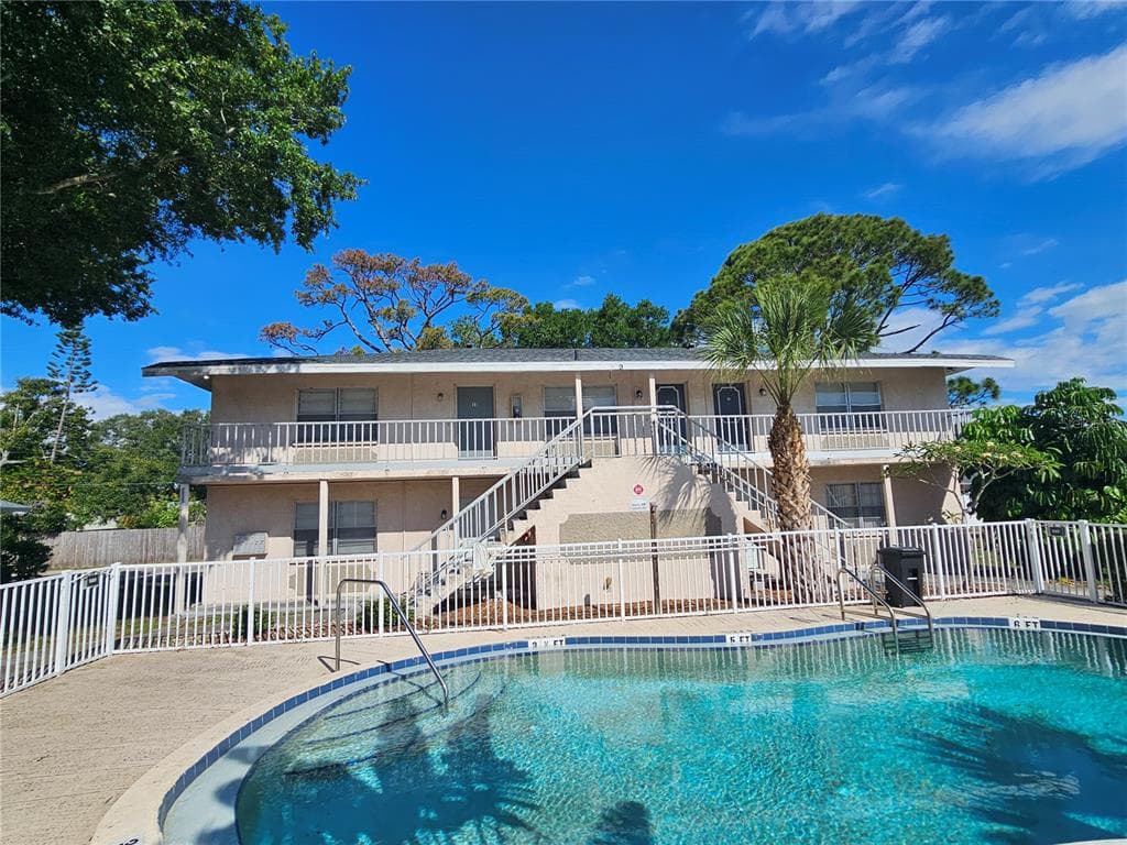 209 NW JEFFERSON CIRCLE N UNIT 15 ST PETERSBURG, FL 33702
