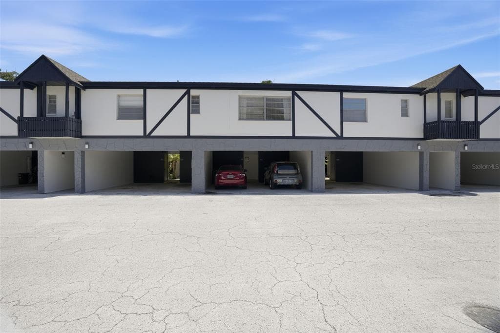 1127 KING ARTHUR COURT UNIT 316 DUNEDIN, FL 34698