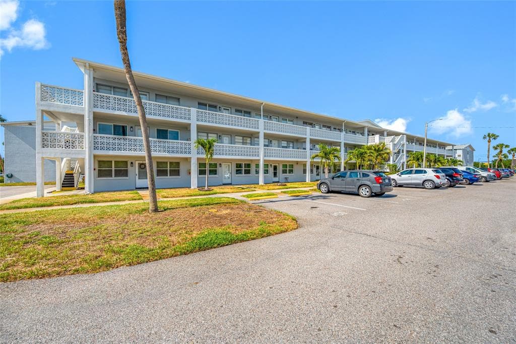 1001 77TH AVENUE N UNIT 308 ST PETERSBURG, FL 33702