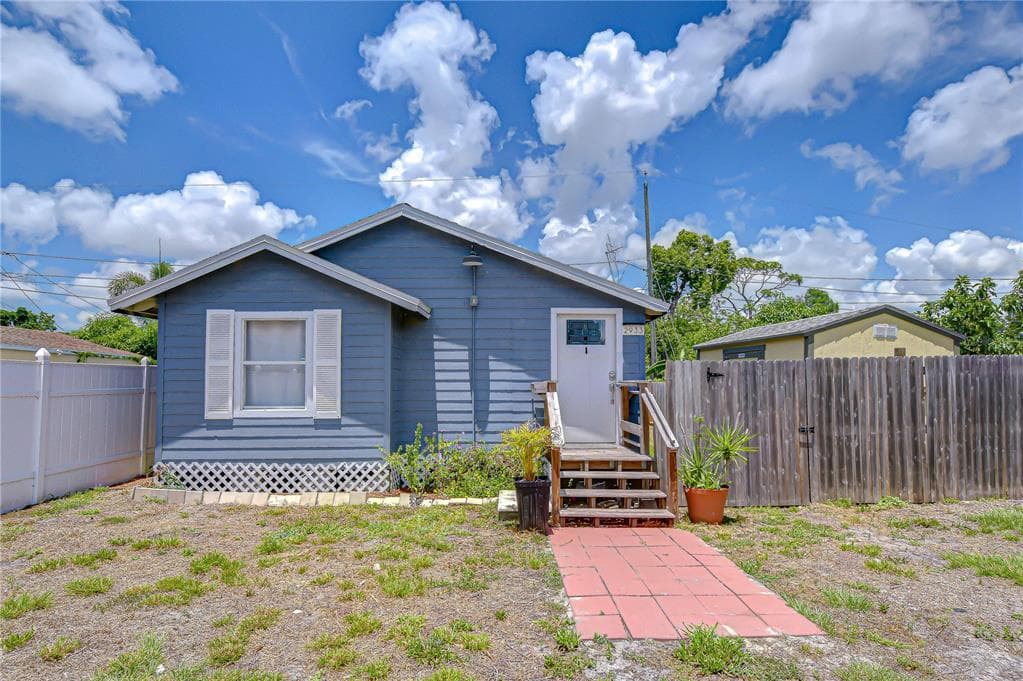 2933 56TH AVENUE N ST PETERSBURG, FL 33714