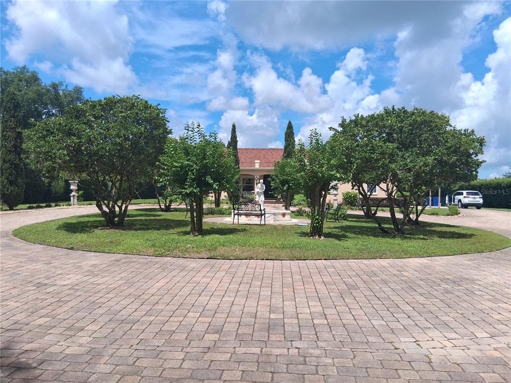 915 OLD WELCOME ROAD LITHIA, FL 33547