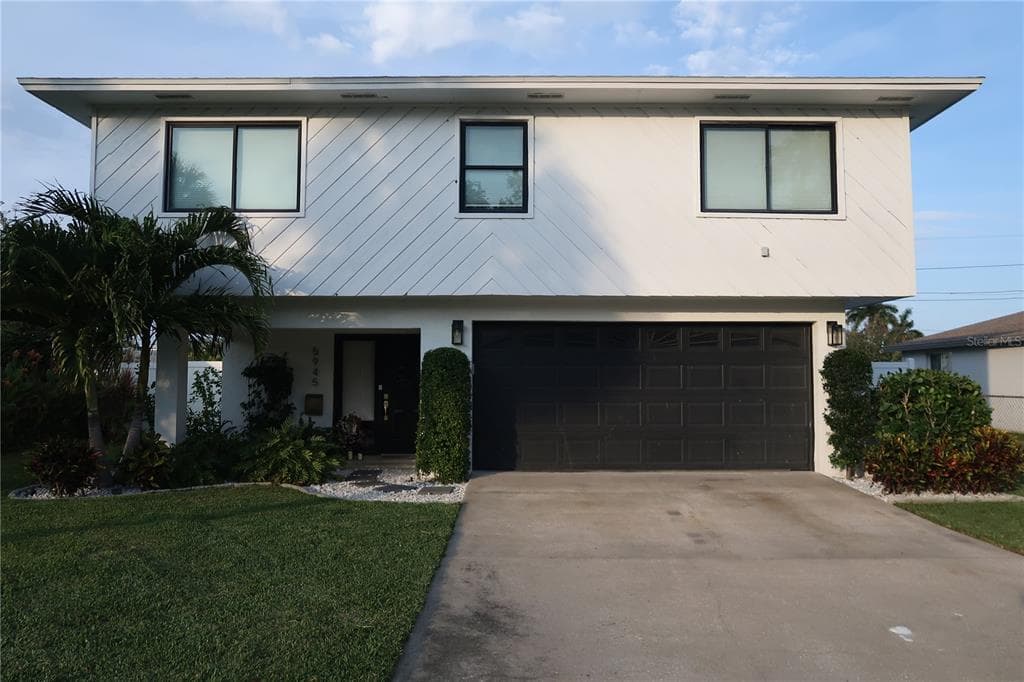 5945 VENETIAN BOULEVARD NE ST PETERSBURG, FL 33703
