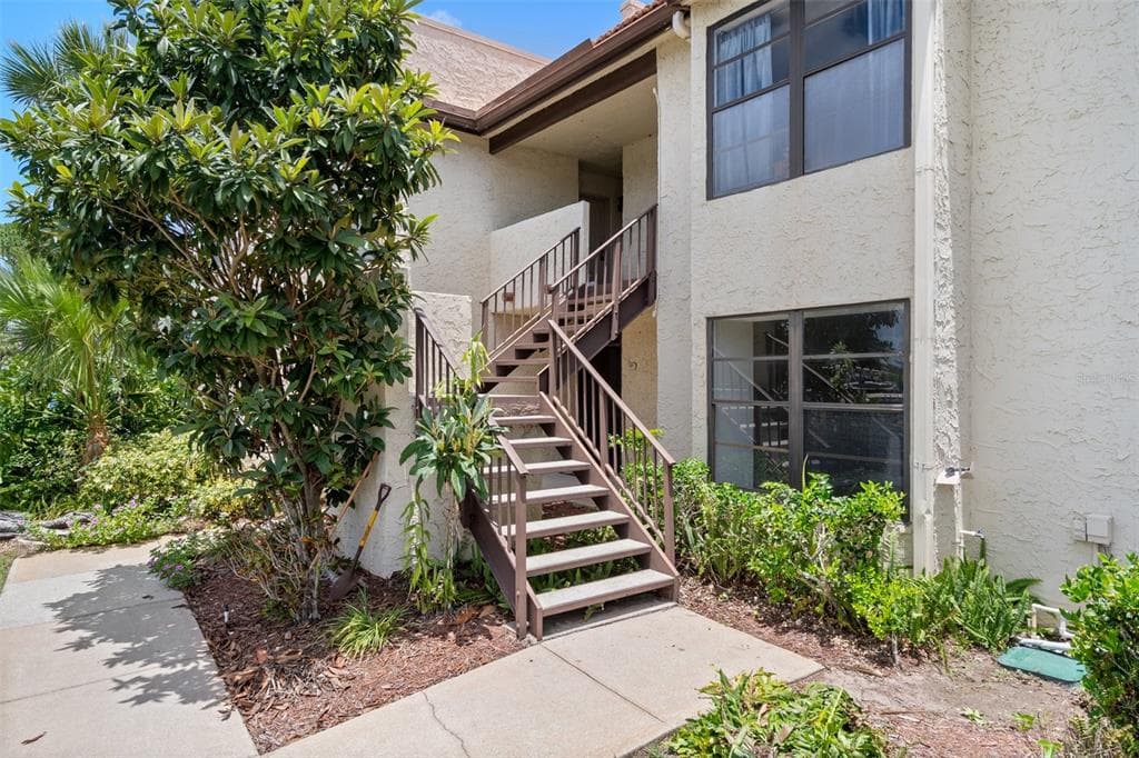 2571 CYPRUS DRIVE UNIT 1-201