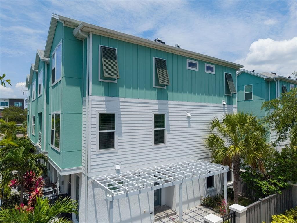 2851 1ST AVENUE S ST PETERSBURG, FL 33712
