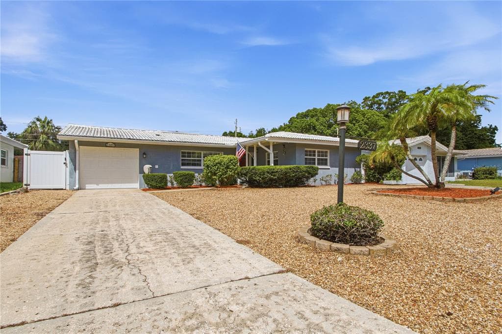 2337 BLACK OAK LANE