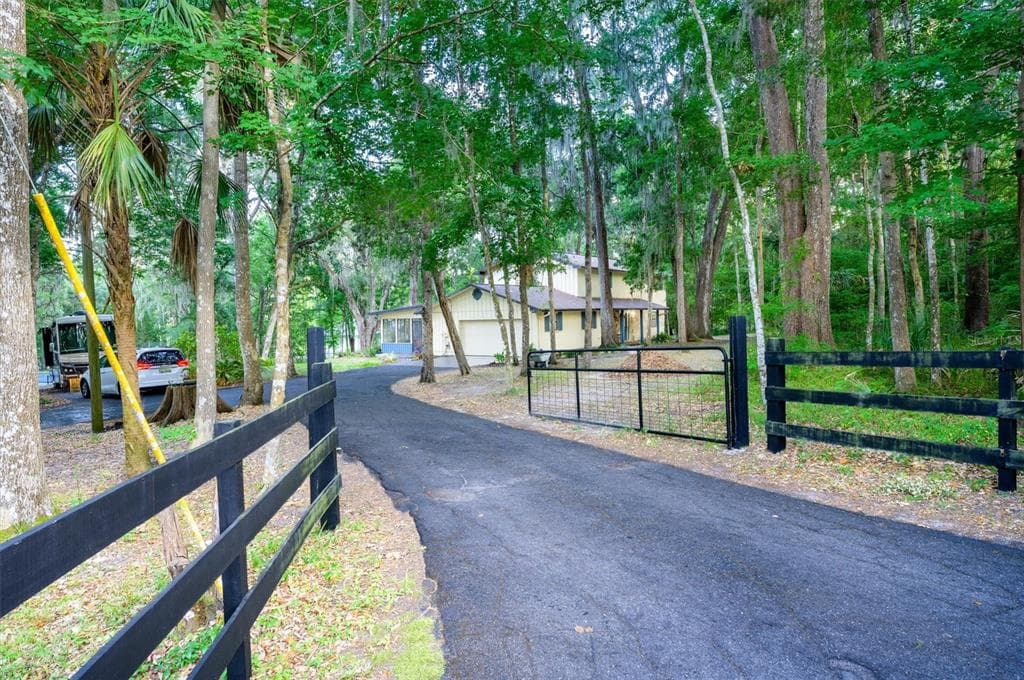 12054 ROYAL DRIVE BROOKSVILLE, FL 34601