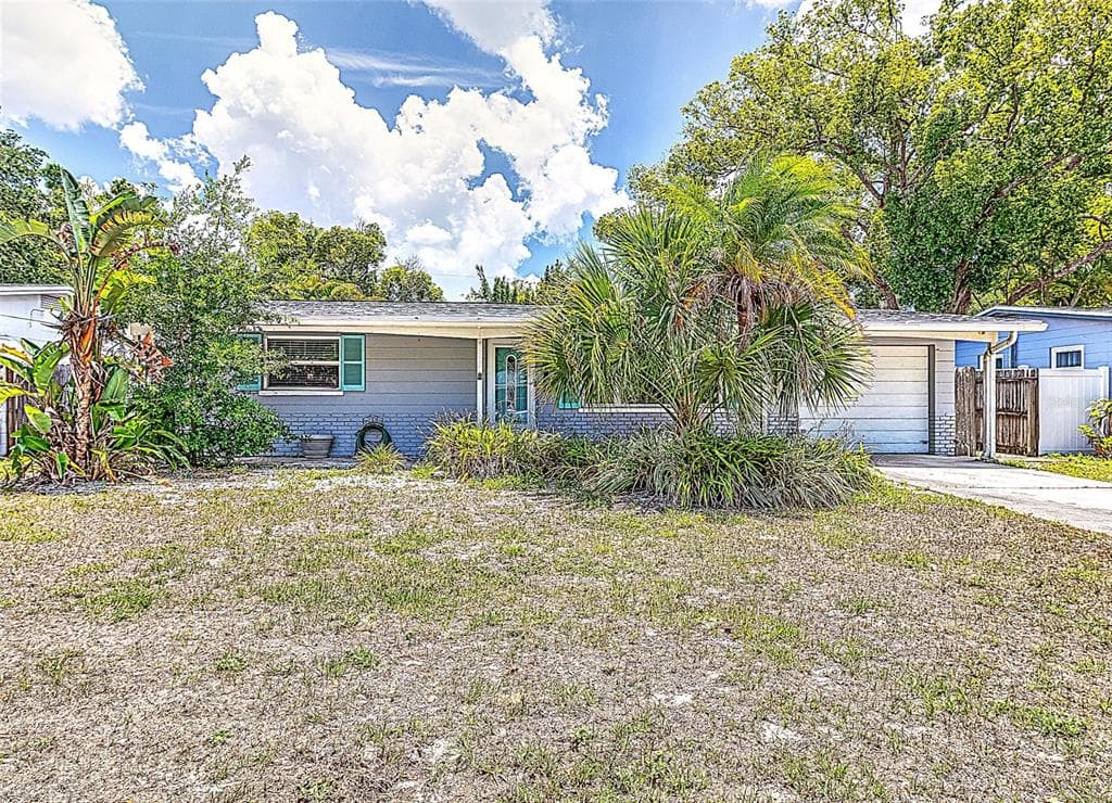 831 LAKESIDE DRIVE LARGO, FL 33778