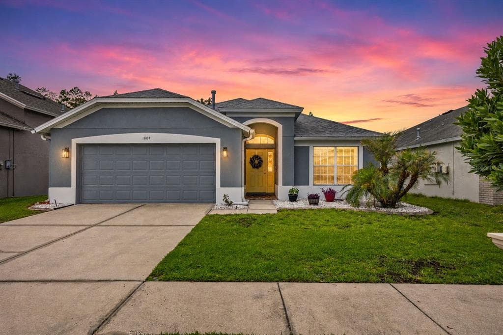 1807 LEYBOURNE LOOP WESLEY CHAPEL, FL 33543