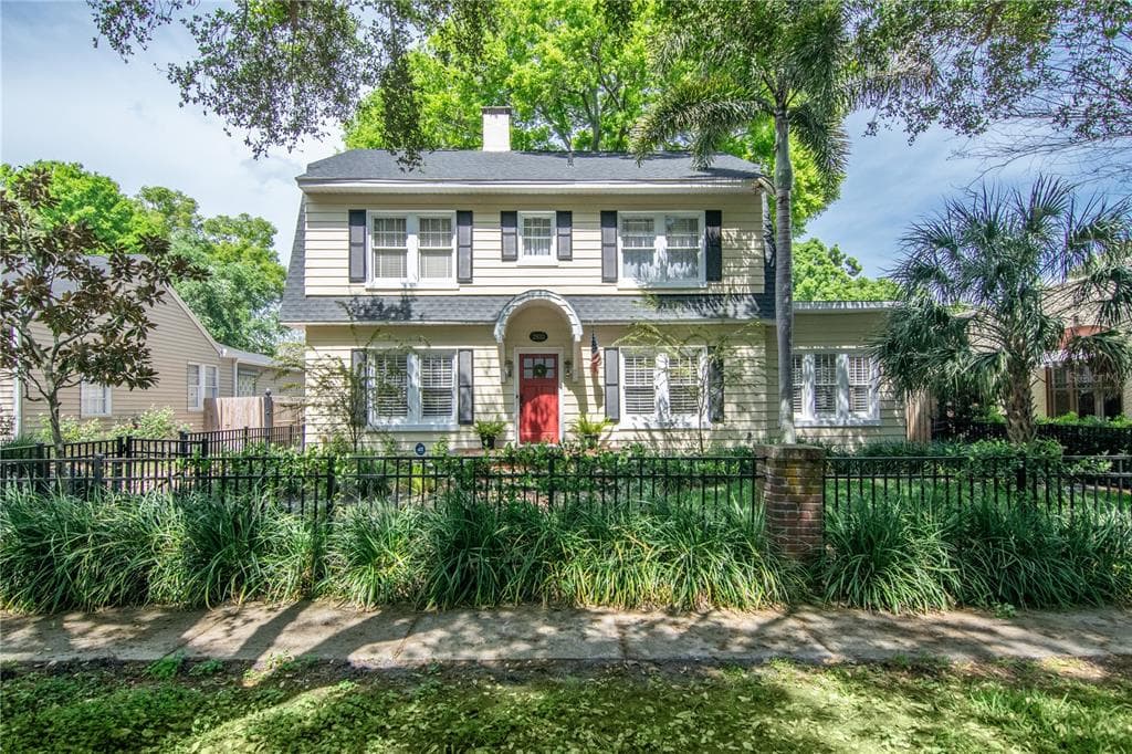 2933 W WALLCRAFT AVENUE TAMPA, FL 33611