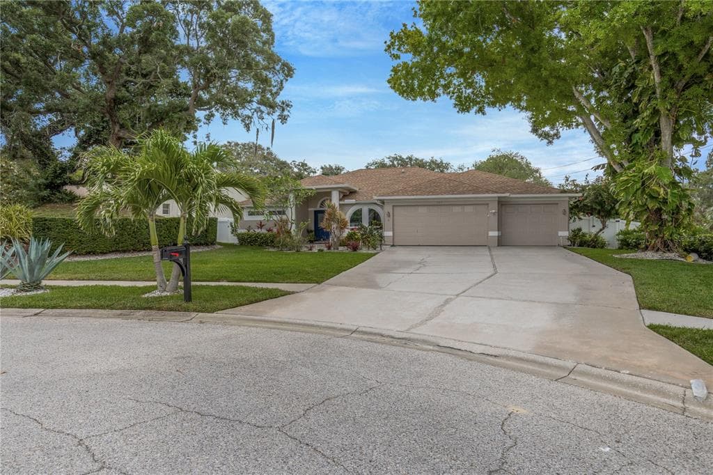 727 HIDDEN LAKE DRIVE