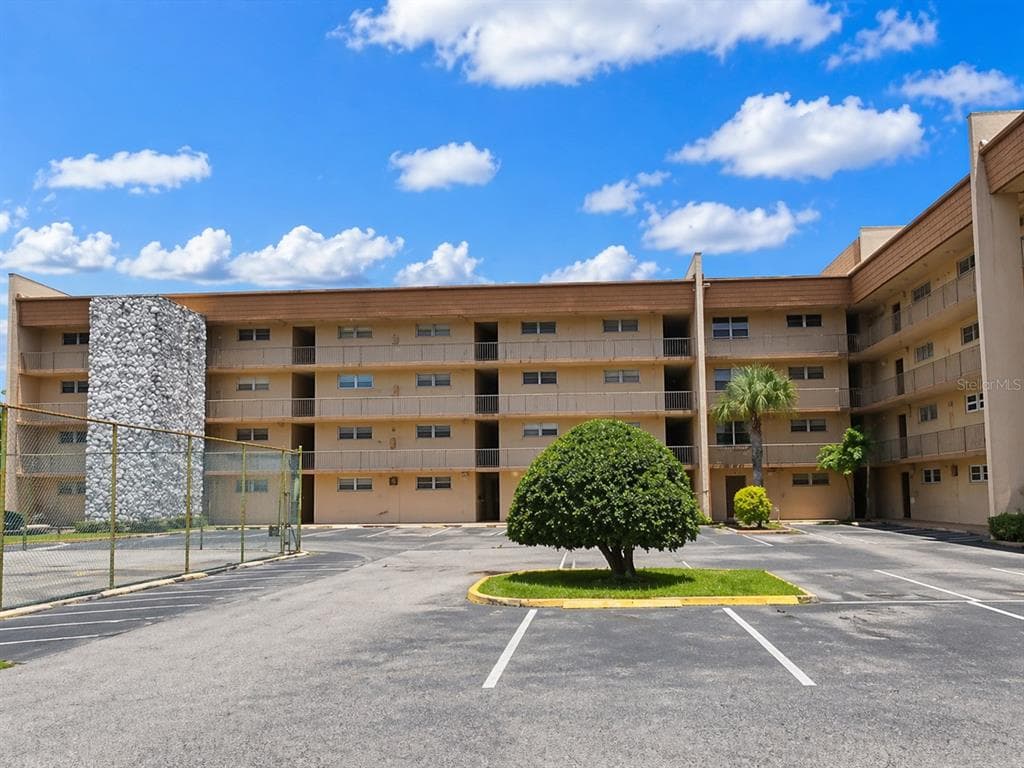 5820 N CHURCH AVENUE UNIT 129 TAMPA, FL 33614