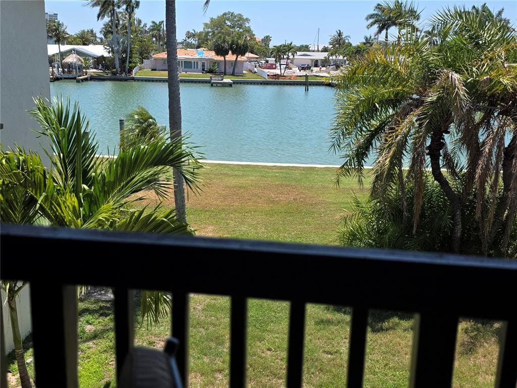 511 PLAZA SEVILLE COURT UNIT 24 TREASURE ISLAND, FL 33706