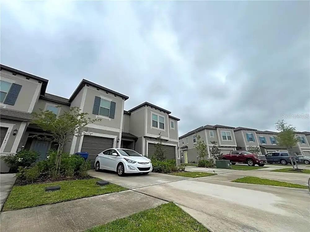 31751 BLUE PASSING LOOP WESLEY CHAPEL, FL 33545