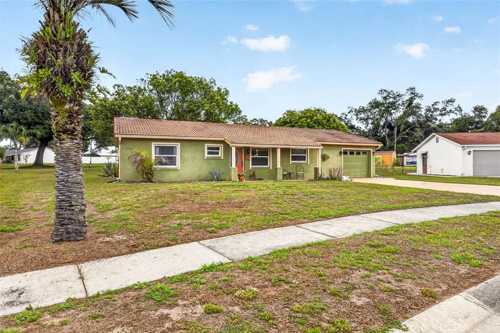 8429 JACQUELINE COURT ZEPHYRHILLS, FL 33541
